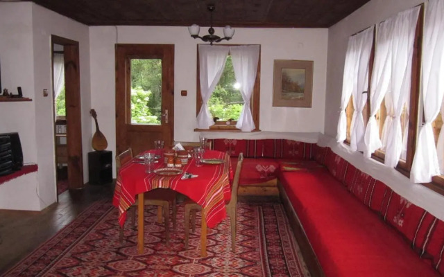Villa Lyutovi Holiday Home