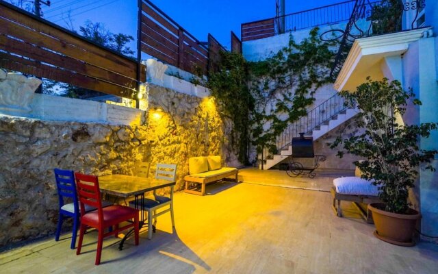 Flat With Shared Pool and Shared Backyard in Kas