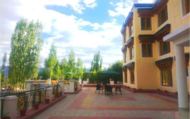 Hotel Khakshal Chubi