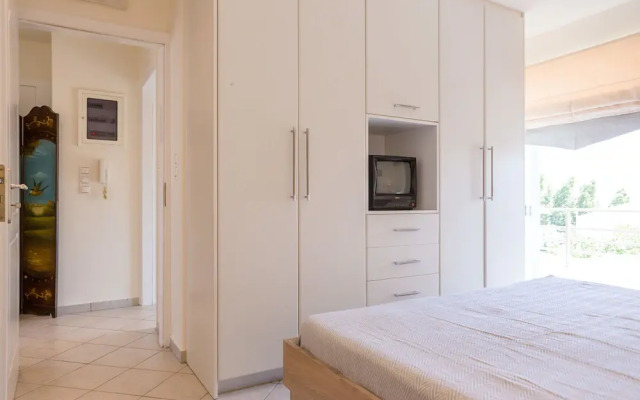 Santa Barbara lux studio in Marathonas