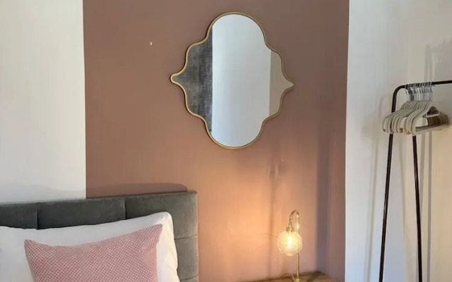 Three Bedroom Home Manchester sleeps 9