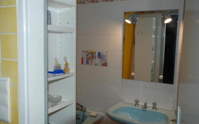 Volets Bleus et Briques Rouges