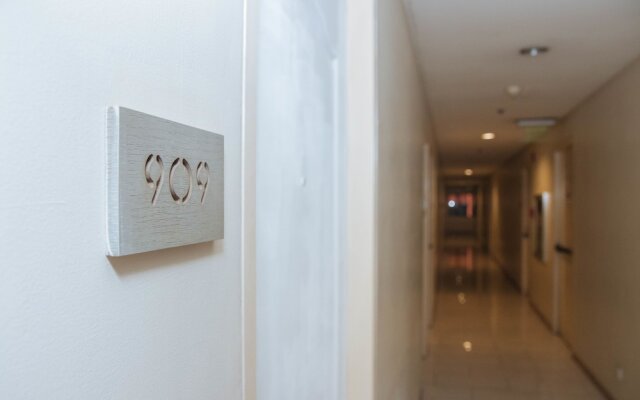 RedDoorz @ Bel Air Soho Suites Makati City