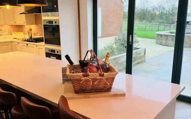 Luxury Langtoft Stud - Sleeps 10