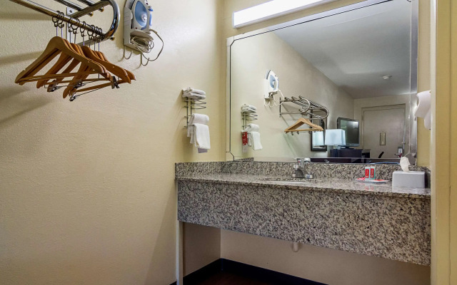 Econo Lodge Research Triangle Park