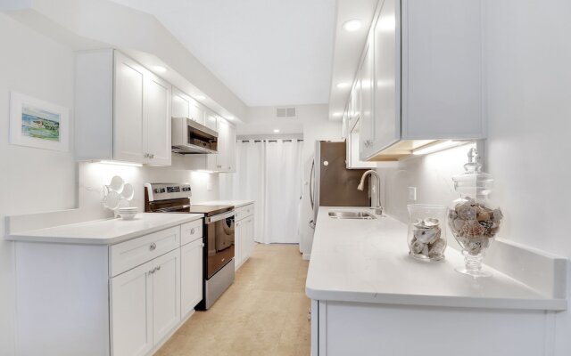 6401 Treetops