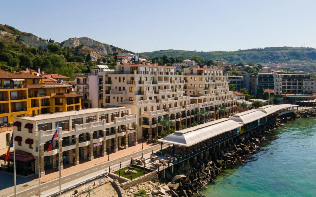 Maria Palace Complex