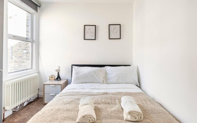 Charming 3-bed Apartment in London