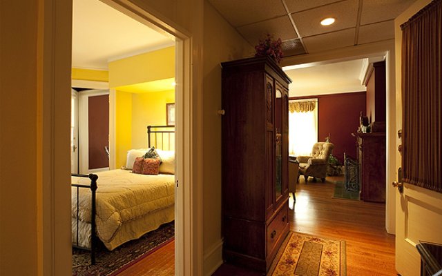 Inn at 835 Boutique Hotel