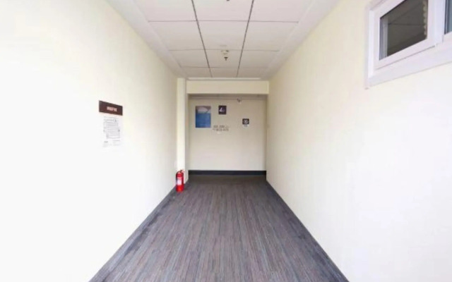 Jiayi Hotel (Jinan High-tech Zone Suncun New Area)