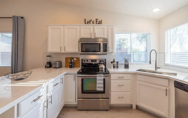 Scottsdale Sahuaro 4 Bedroom Home by RedAwning