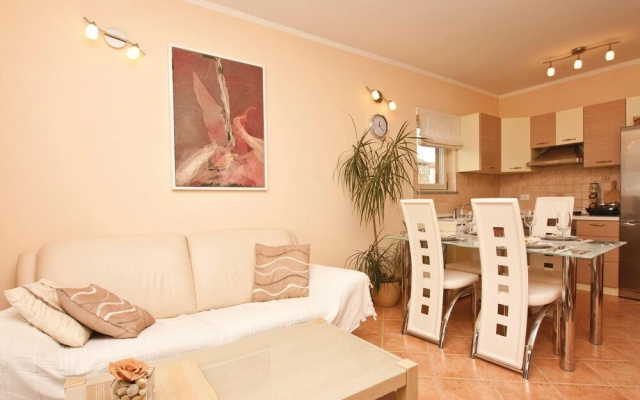 Nice Home in Porec With Wifi and 2 Bedrooms - Hotel in Porec - Photo 2