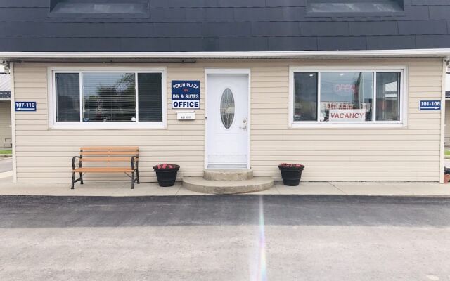 Perth Plaza Inn & Suites