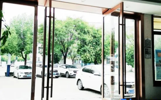 Yiyiju Business Hotel