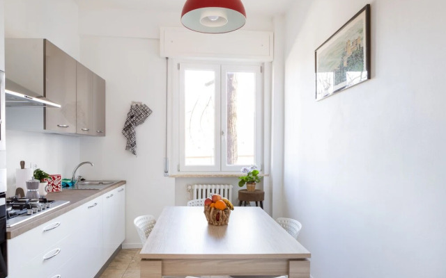 Parma Railway Station Apartment with Garage