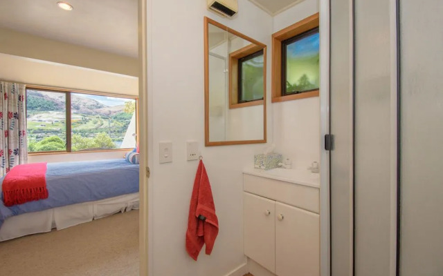 Libra Lake View Villa