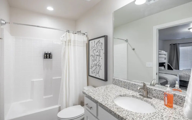 Poolside Escape At The Ledges