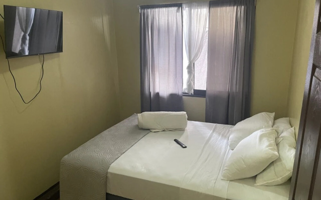 Luxurious Central Apt / 5 min from the Airport