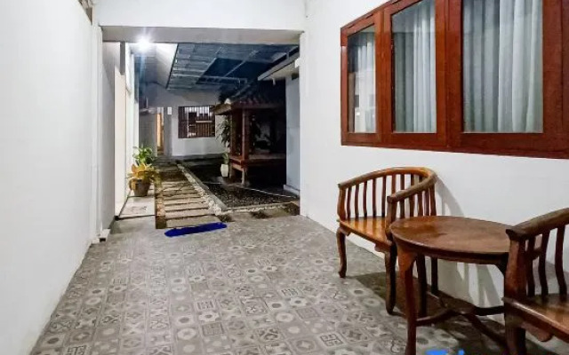 RedDoorz @ RRR Guesthouse Mataram