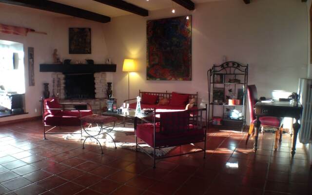 Les Maquinols Estate