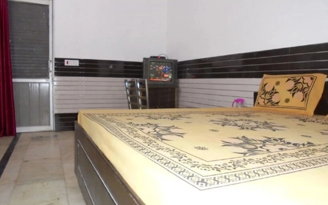 Goroomgo Bansal Guest House Meerut