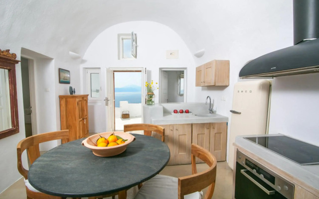 Menias Cave House