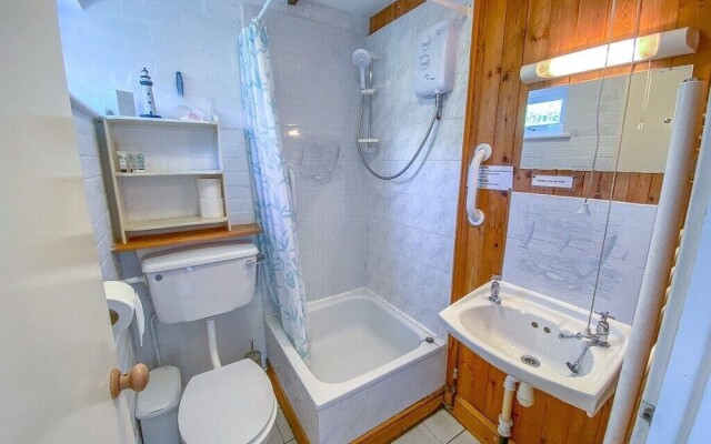 12 Waters Edge Chalet, Amroth