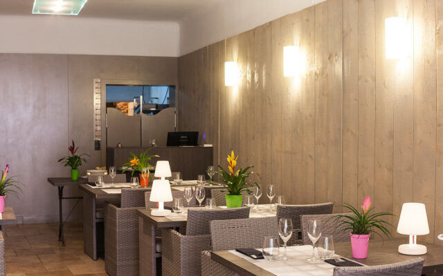 Hôtel Restaurant lArbre de Mai