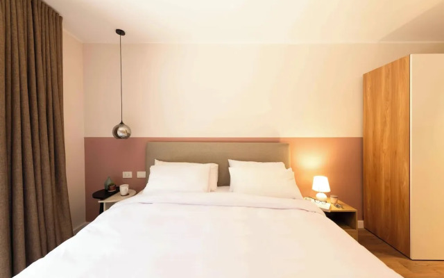 Chill & Swim 2BR October City