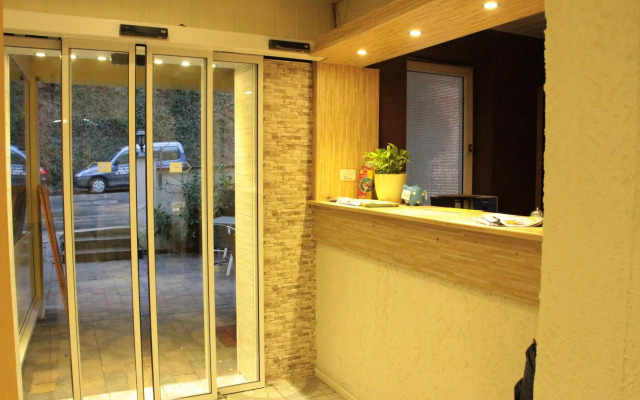 Hotel Holl