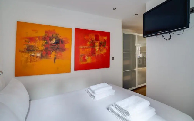 Lovely Charing Cross Apartment