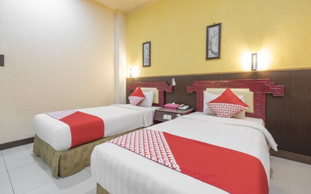 Dinasti Hotel by OYO Rooms