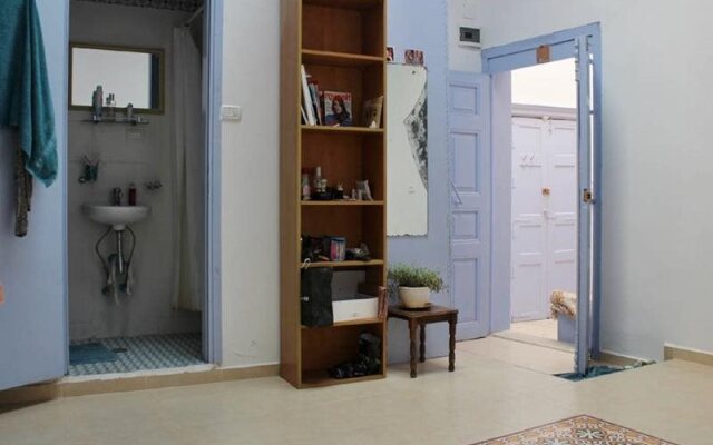 Nzar Khoury For Hosting Guest House