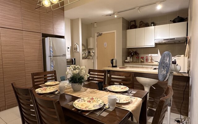 Premium Retreat Suite Icon City