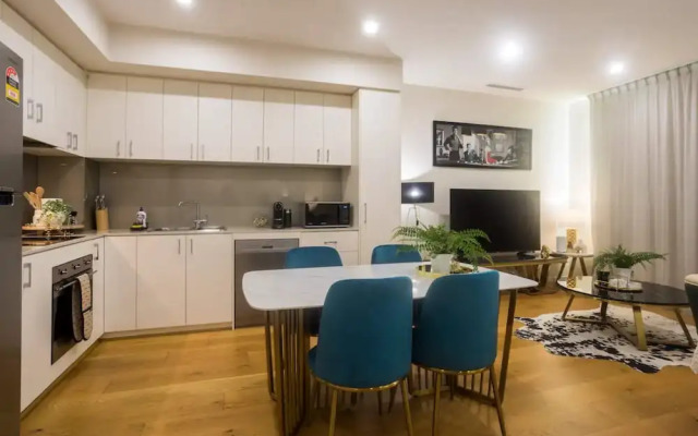 Brilliant 3 Month Corporate Rental With Balcony