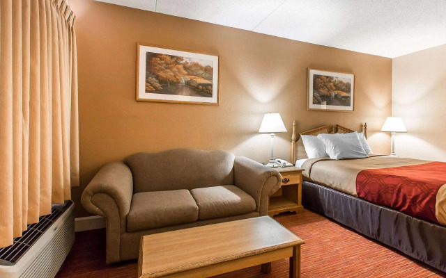 Econo Lodge Inn & Suites