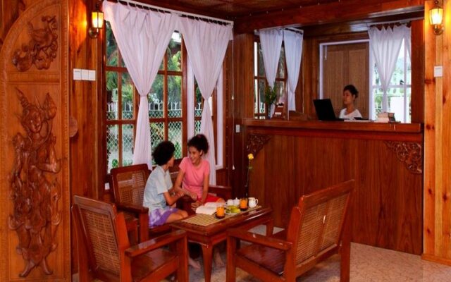 Golden Empress Hotel