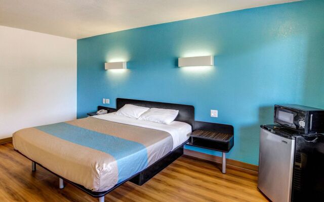 Motel 6 Waco, TX - Lacy Lakeview