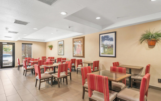 Comfort Suites Lakewood - Denver