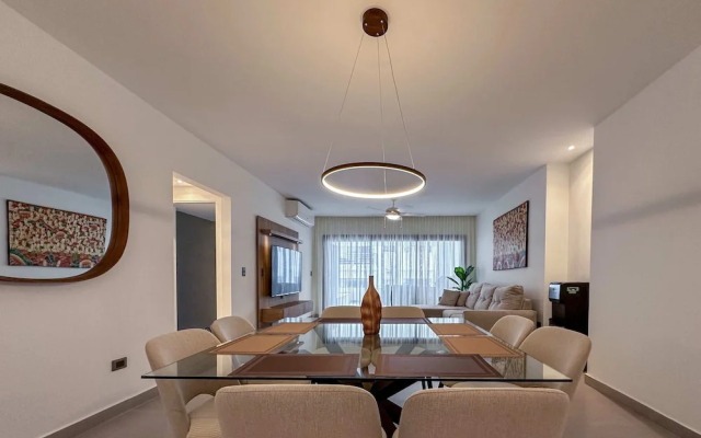 Gorgeous 2 BR Luxury Apartment