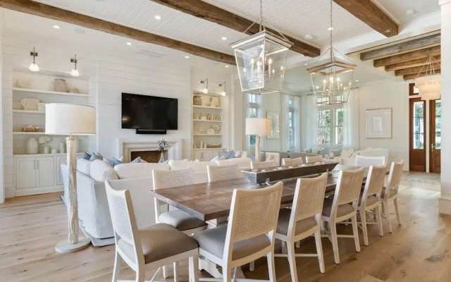 'rees On Wiregrass' Private Pool, Golf Cart, Carriage House Lake District, Watercolor, Fl 5 Bedroom Home by RedAwning