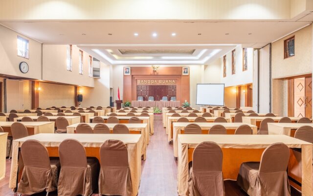 Capital O 1256 Sangga Buana Resort and Convention Hotel