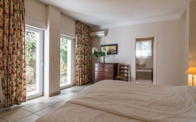 Spacious Villa in La Gaude With Swimming Pool