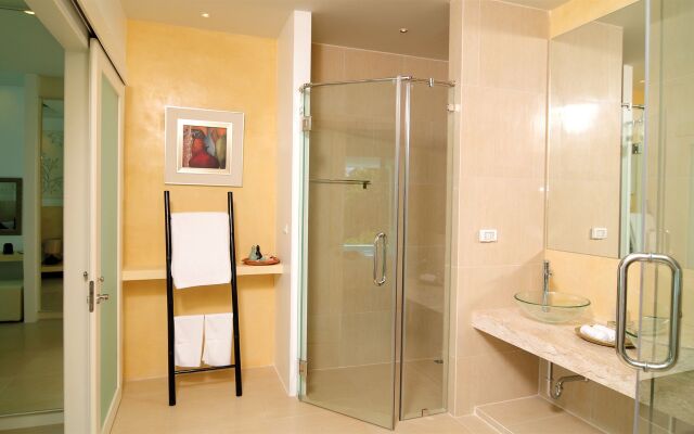 Grand Bleu Ocean View Pool Suite
