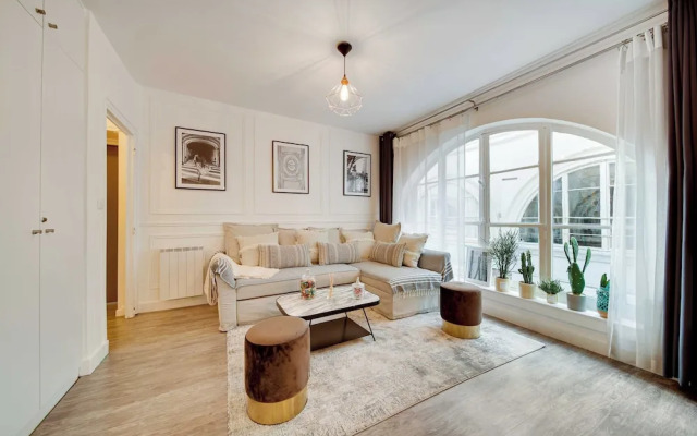 Amazing Historical Parisien Apartment Next TO Louvre Area ! - 1