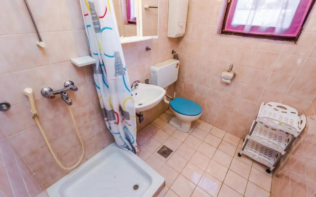 Three-Bedroom Apartment Jadranovo with an Outdoor Swimming Pool 08