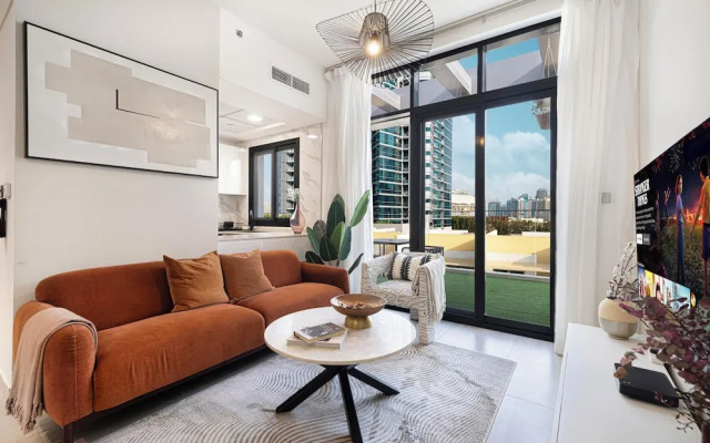 Relaxing & Bright 1BR in JVC