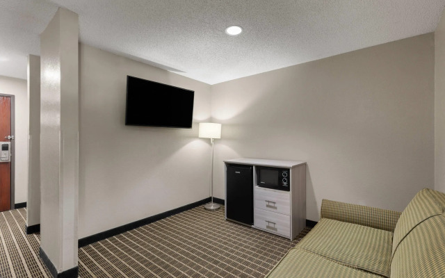 Super 8 by Wyndham Shepherdsville / Louisville South I65