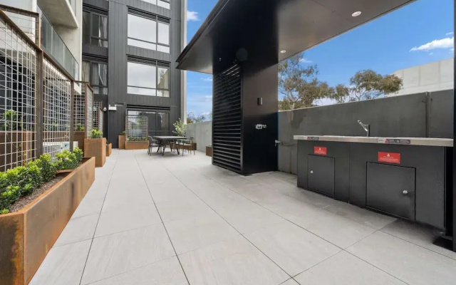 Braddon Studio: Parking & BBQ