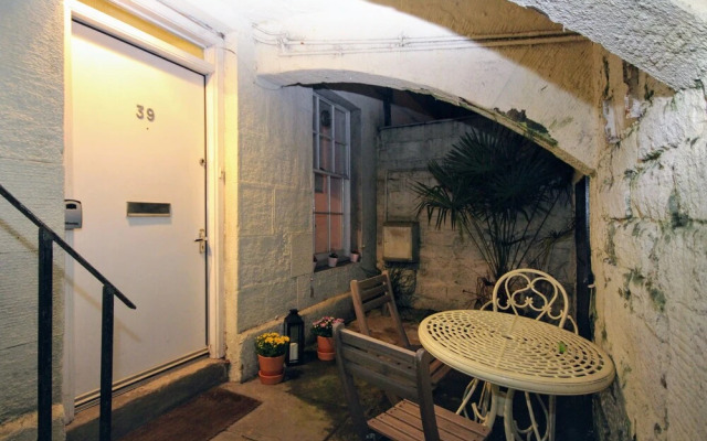 Silver Lining - St Patrick Sq Apartment